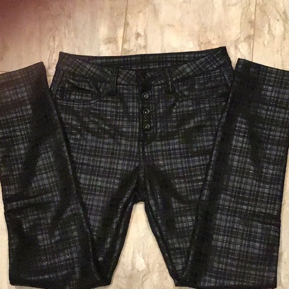 MID-RISE LIGHTWEIGHT BLACK PLAID JEANS - Picture 3 of 16